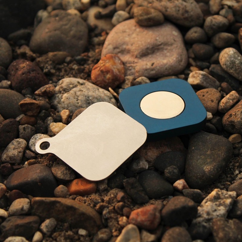 Mag Grab® Mini - Magnetic Fly Patch (Toothy Trouble, Blue)