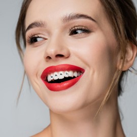 Tooth Gem Kit, DIY Tooth Gems 100 Pcs Tooth Gems for Teeth Decor Fashionable Removable Tooth Ornaments Teeth Gems with GIue Multi-Color Diamond Teeth Jewellery Crystal for Tooth Decor