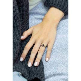 BAGHIMI Oval Ring Made of 925 Sterling Silver, Garnet