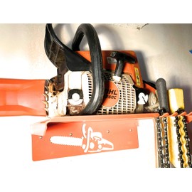 Chainsaw Shelf All-in-One Steel Hanger Rack Wall Hook Mount USA Compatible with Stihl Husqvarna Echo Jonsered Milwaukee Dewalt Tool Heavy Duty Garage Storage Holder Chain Saw Display