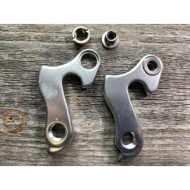 UNBRANDED BIKE FRAME REAR DERAILLEUR HANGER DROPOUT ROAD MTB PAIR SCREWS AR-120-M7 #25