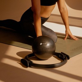 Sportisimo Mini Pelota de Yoga y Pilates de 25 cm, Antideslizante, Ideal para Entrenamiento, Fitness,