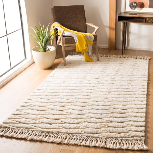 SAFAVIEH Casablanca Collection Accent Rug - 4' x 6', Ivory