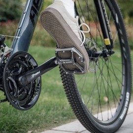 GEWAGE Road/Mountain Bike Pedals - 3 Bearings Bicycle Pedals - 9/16” CNC Machined Flat Pedals with Removable Anti-Skid Nails (Sliver)