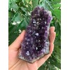 GAF TREASURES - Racimo de amatista púrpura profundo, geoda de