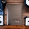 PERRÉ Porta pasaporte Bifold en Piel Genuina. Puede ser personalizado