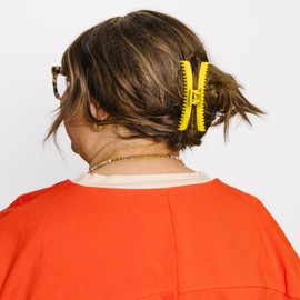 Kaxi Hold Everything Midi Hair Claw, Perfect for Thick & Thin Hair Straight, Wavy & Curly, Strong Clip With 44 teeth & Many Colors to Choose (Neon Yellow)