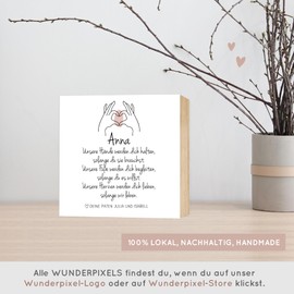 Wunderpixel® Holzbild Unsere Hände - personalisiertes Taufgeschenk/zur Geburt - 15x15x2cm zum Hinstellen/Aufhängen, echter Fotodruck mit Spruch auf Holz - schwarz-weißes Wand-Bild Aufsteller