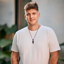 Men's Black Silver Viking Necklace: Viking Mjölnir Trident Pendant for Men with 60 cm Chains Stainless Steel Triangle Arrowhead Necklace Lucky Charm Gifts for Men Boys Teenagers