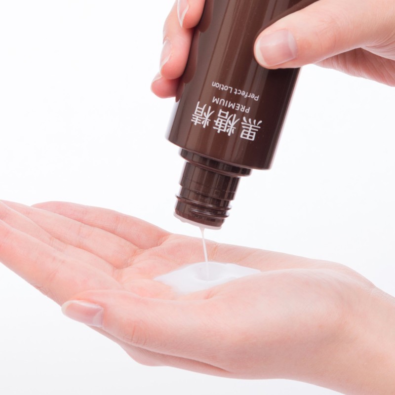 KOSE 黒糖精 プレミアム パーフェクトローション 濃厚保湿 × 毛穴ケア 高保湿 化粧水 180mL