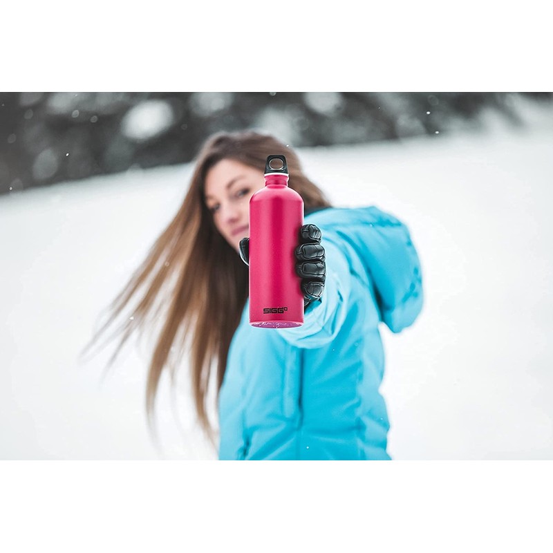 SIGG Deep Magenta Touch Water Bottle (0.6 L), Non-Toxic and