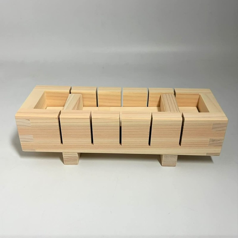 Yamako 792474 Hinoki Cypress Pressed Sushi Mold, Cuts 6 Pieces,
