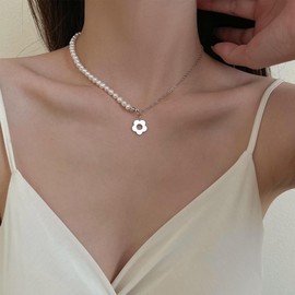 Xmsrn Vintage Flower Pendant Necklace Boho Pearl Chain Necklace Splice Chain Choker Necklace Metal Flower Necklace for Women