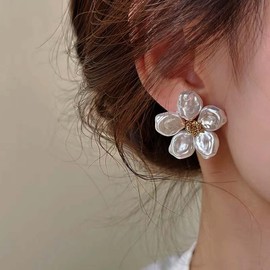 Cimenexe Bohemian Pearl Flower Stud Earrings Gold Pearl Flower Earrings Large Pearl Flower Leaf Earrings White Pearl Flower Petal Earrings Jewellery For Women, Zinc, No Gemstone