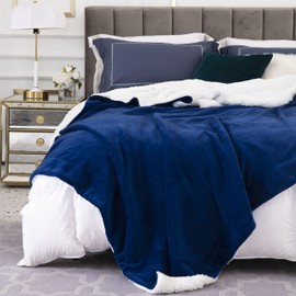 ComfyWell Sherpa Fleece Blanket, Soft and Cozy - Throw Blanket, Large Fluffy Blanket throws for Sofa, Couch, Bed, Travel, Thick Thermal Warm Bed Blanket 130x150cm. (Travel/Single, Navy)