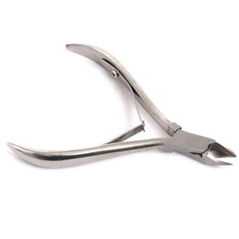 Other brands Nail nippers with sharp blades that neatly remove cuticles and dead skin cells / 예리한 칼날이 큐티클과 잔여 각질을 깔끔 네일 니퍼