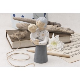 CGB Giftware Grandmother & Grandchild Family Figurine | Granny Nanny Grandma | Ceramic Ornament | Gift Box | Gift For Family | Love | Close At Heart GB06508
