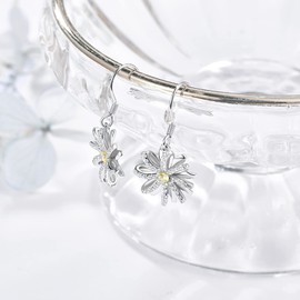 KINGWHYTE Daisy Earrings 925 Sterling Silver Daisy Dangle Earrings Daisy Flower Drop Earrings Jewellry Birthday Christmas Gifts for Women Girls