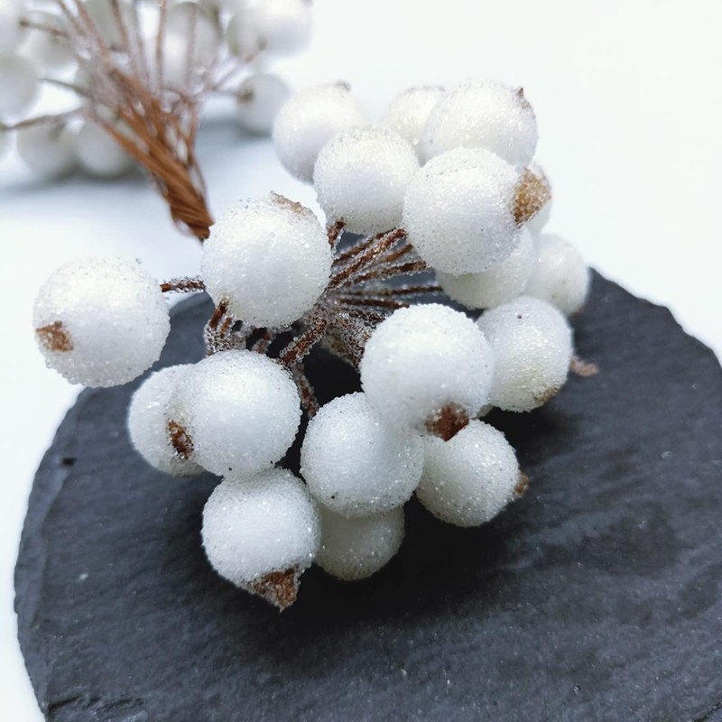 KKSTY 200 Pcs/100 Wired Berries Stems Artificial Frosted Berries Christmas