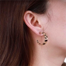 Yienate Leopard Hoop Drop Earrings Tortoiseshell Acrylic Earrings Lightweight Geometric Circle Resin Earrings Mottled Statement Prom Open Hoop Dangle Studs Earrings Jewelry for Women and Girls