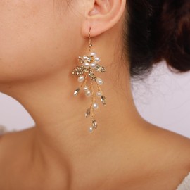 BERYUAN Pearls Flower Gold Leaf Crystal Dangle Earrings Pearl Rhinestone Crystal Chandelier Earrings Gold Plated Dangle Earrings Wedding Party Jewelry Gift for Women