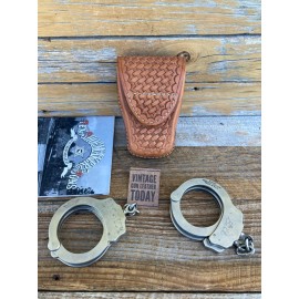 Tex Shoemaker 204C Brown Basketweave Leather Double 2 Cuff Case Handcuff Holder