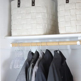 DEILSY™ Clear Plastic Hangers 50 Pack - Durable Clothes Hanger for Wardrobe Organization, Essential Plastic Hanger for Garments, Versatile Coat Hangers for Home and Retail Use