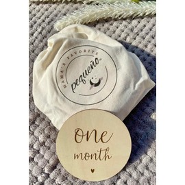 Pequeño Baby Monthly Milestone Wooden Circles, 14 Newborn Photography Props for Photoshoot, Pregnancy & Baby Announcement, Hello World Newborn Sign, Gender-Neutral Gift for All Moms… (Full Text)