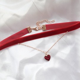 JIHUOO 2 Pcs Chunky Heart Choker Necklaces Love Heart Chokers Black Layered Collar Necklaces Heart Pendant Chain Choker Punk Rock Choker Necklace Adjustable Gothic Velvet Choker for Women