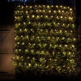 Lights4fun 140 Warm White LED Outdoor Green Cable Net Light 2 x 2m Plug-in with Timer