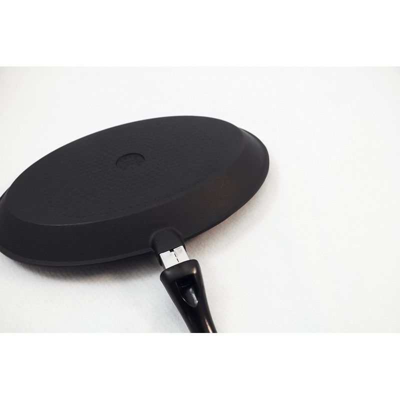 ExcelSteel Non-Stick Oval Cast Aluminum Frypan, 15.75" x 11", Marvelous