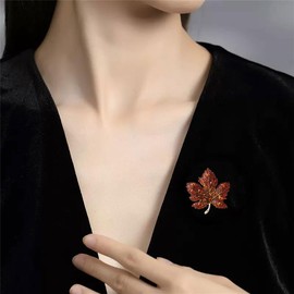 Crystal Maple Leaf Brooch for Women Men, Exquisite Autumn Brooch with Crystals, Palace Vintage Brooch, Weddings, Parties, Fashion Accessory, Elegant Jewellery Gift, Ideal for Christmas, Metal