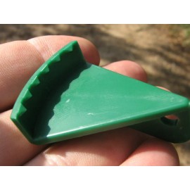 GREEN PLASTIC SNUFF LID OPENER FOR KEY CHAIN S607