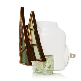 Yankee Candle Evergreens with Light Scent Plug Diffuser