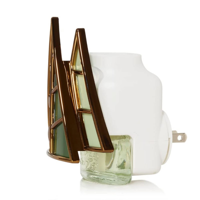 Yankee Candle Evergreens with Light Scent Plug Diffuser