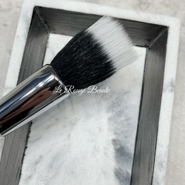 Trish McEvoy Mistake-Proof Sheer Application Brush - Stippling Powder Foundation