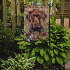 Caroline's Treasures SC9035GF German Shorthaired Pointer Faux Burlap and Pine Cones Garden Flag Mailbox Flag Decorative Yard Flag Banner Outside Patio Artwork Yard Flower Beds, Garden Size, Multicolo