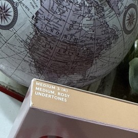 One/Size One Size Turn Up The Base Foundation Powder - MEDIUM 3 (R) - New in Box B