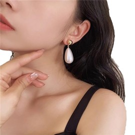 Leeniuniu Minimalist White Teardrop Pearl Stud Earrings for Women Simple Pearl Waterdrop Dangle Drop Earrings Brides Weddings Party Jewelry (White)