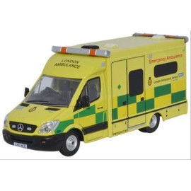Oxford Diecast 76MA002 Mercedes Ambulance London