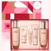 Women's skin lotion set that gently moisturizes the skin and maintains nutrition and elasticity / 피부보습 부드럽게 영양탄력유지 여성 스킨로션세트