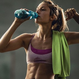 Pack of 2 Cooling Towels, 90 x 30 cm, Cooling Towel, Cool Towel Set, Cooling Microfibre Towel, Cooling Towel Set, Bamboo Cooling Towel for Golf, Fitness, Running, Sports, Red and Green