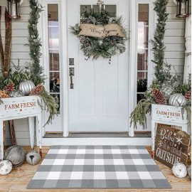 KOZYFLY Buffalo Plaid Rug 27.5x43 Inches Grey and White Outdoor Rugs Hand Woven Cotton Washable Indoor Buffalo Check Rug Layered Doormats for Front Door/Front Porch/Farmhouse/Entryway/Patio