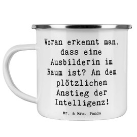 Mr. & Mrs. Panda Camping Emaille Tasse Spruch Woran erkennt man, dass eine Ausbilderin im Raum ist? An dem plötzlichen Anstieg der Intelligenz! -