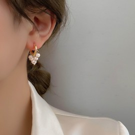 W WEILIRIAN Boho Pearl Hoop Earrings for Teen Girls Pearl Dangle Drop Earrings Gold Pearl Hoop Earrings Vintage Pearl Bead Earrings Wedding Pearl Earrings Jewelry for Women Gifts