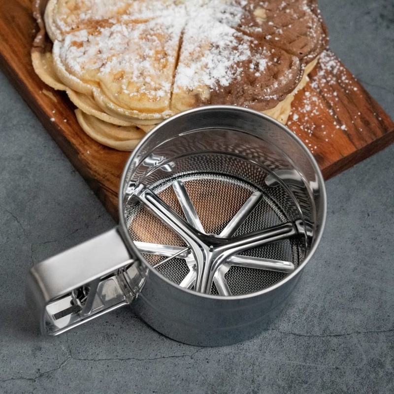 Westmark Flour and Icing Sugar Sieve with Handle, for 250