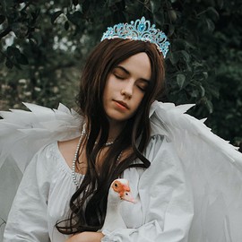 Yean Blue Crystal Tiara Crowns Bridal Queen Crown with Comb Princess Rhinestone Crown Costume Hair Accessories for Women and Girls (Blue)