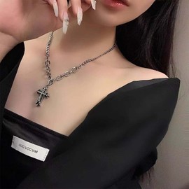 Iaceble Vintage Cross Necklace Choker Crystal Cross Pendant Necklace Punk Silver Curb Chain Necklace Religious Cross Choker Necklace Jewelry for Women and Girls