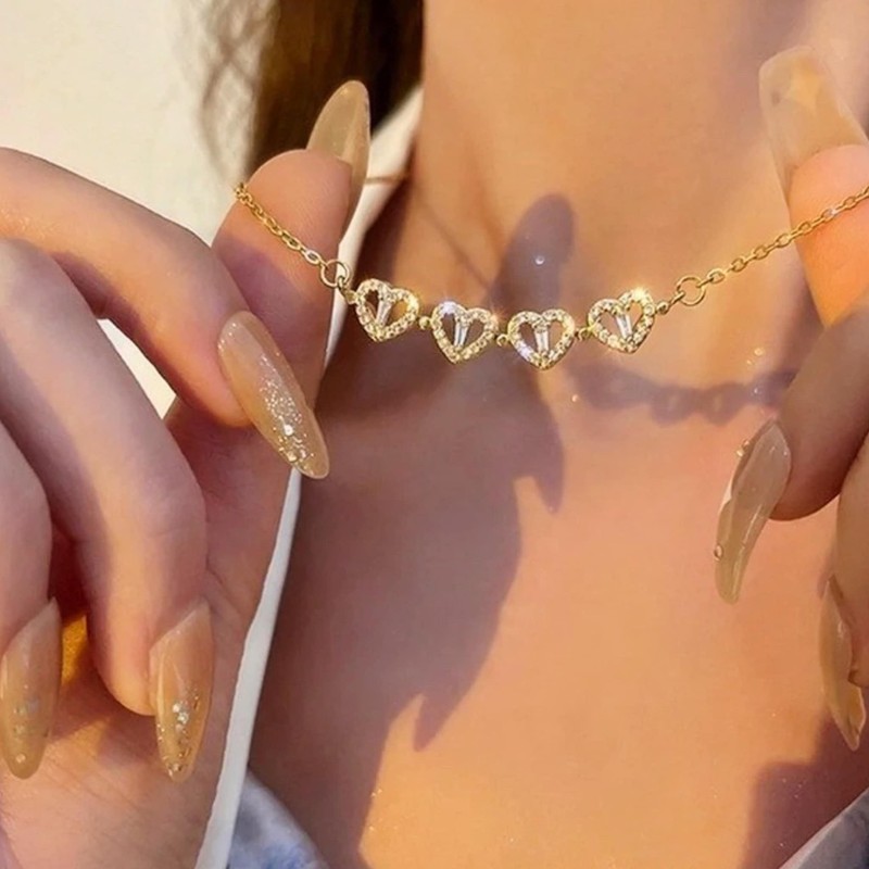 collar de 4 corazones y trebol, caja de regalo con