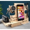 Personalisierte Docking Station Holz – Geschenk für Männer zum Geburtstag